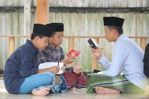 Membaca-Alquran-dengan-teman